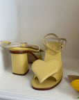 Sandalo in pelle giallo