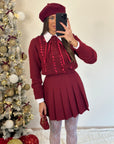 pull bordeaux con fiocchi pendente