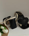 Sandalo in pelle nero e bianco