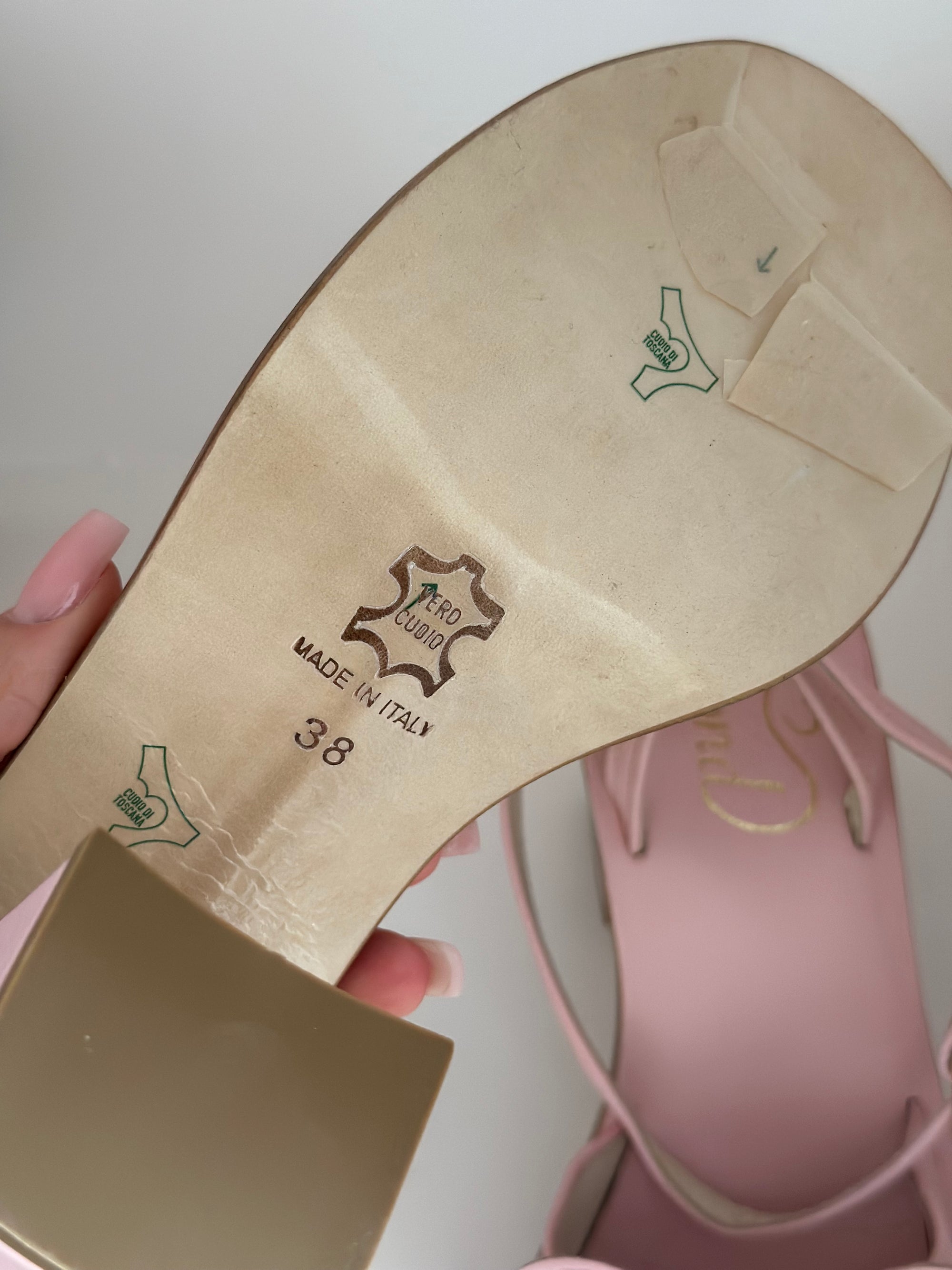 Sandalo in pelle rosa