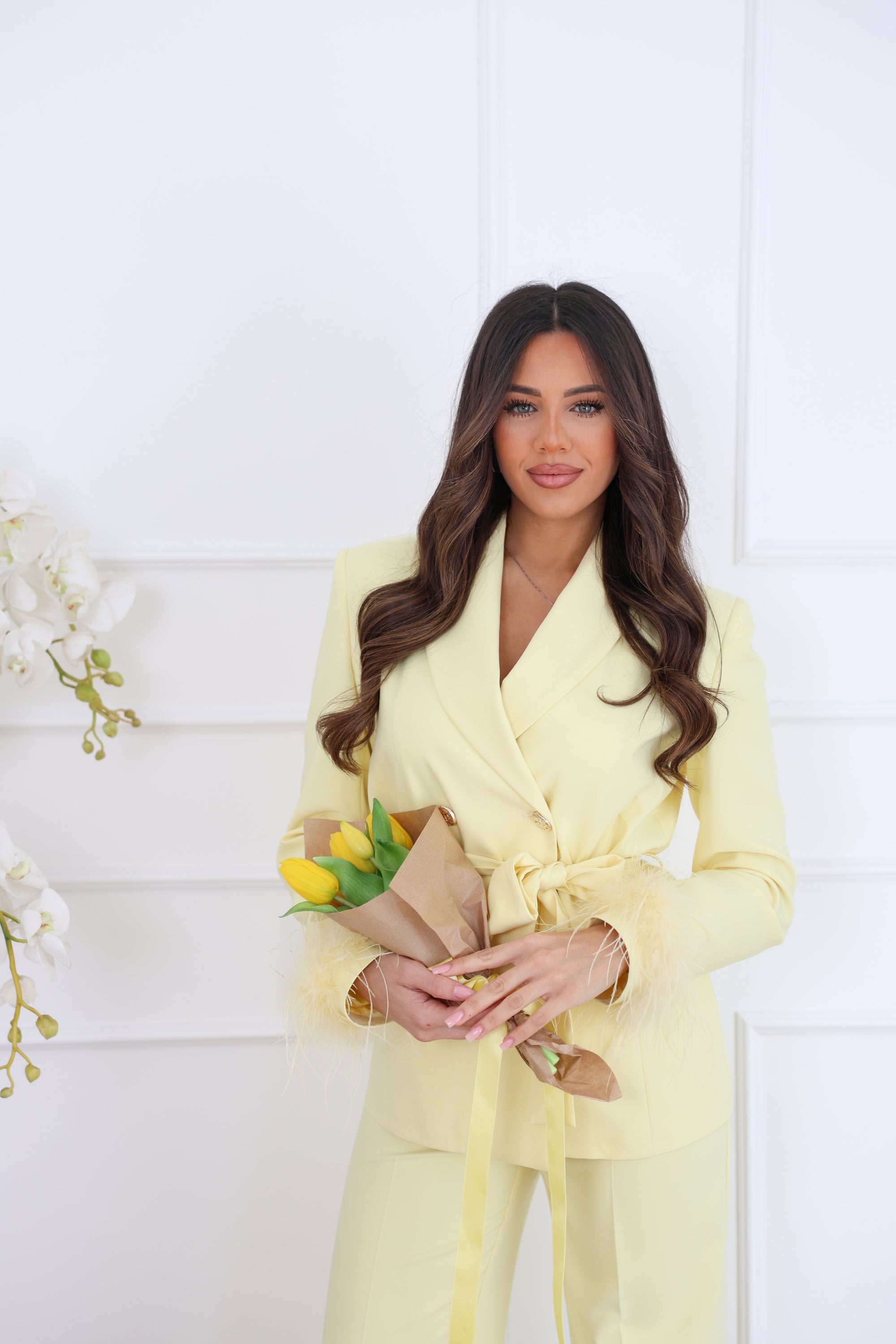 Tailleur piume gialli