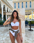Costume bianco due pezzi