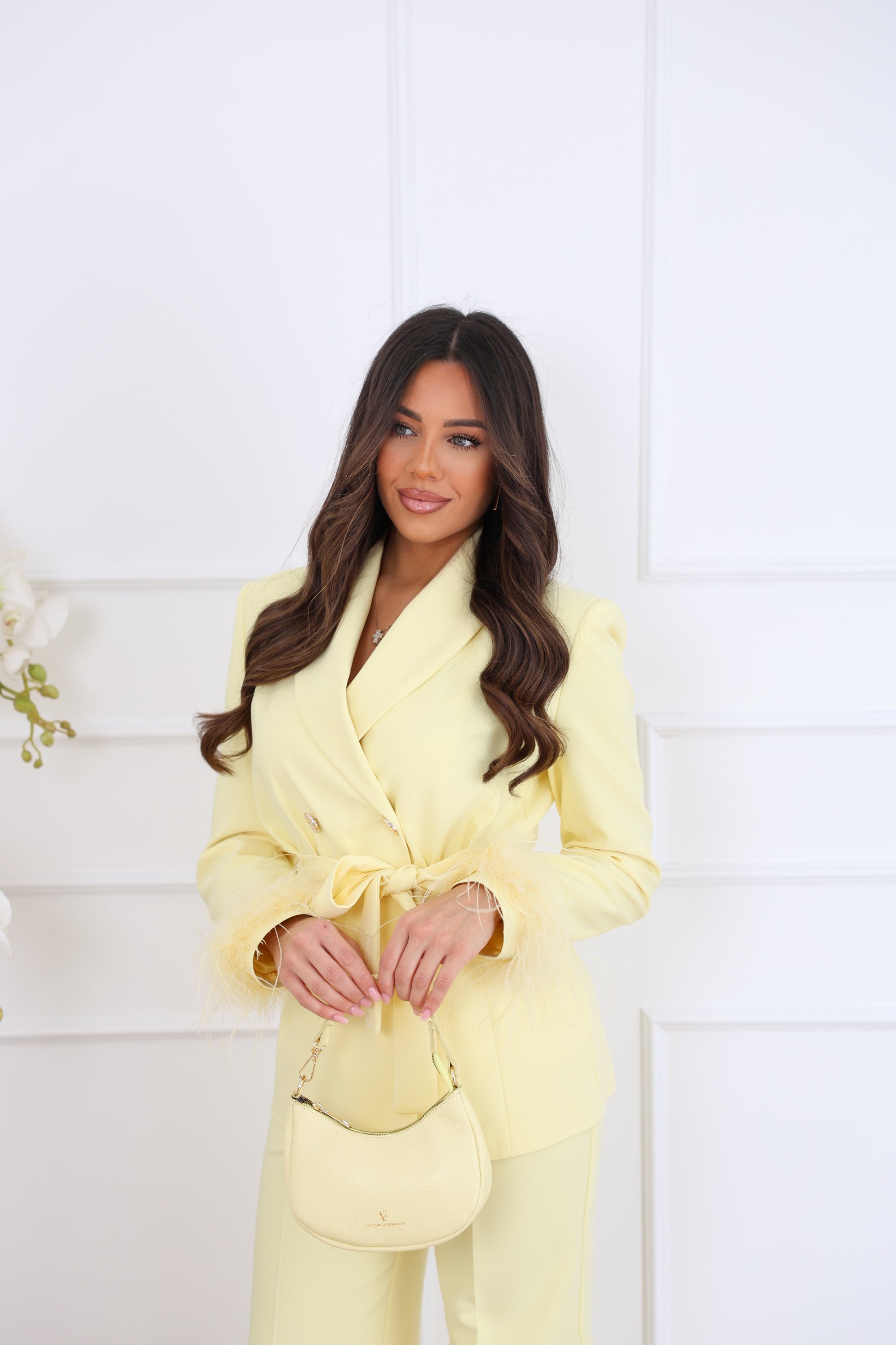 Tailleur piume gialli