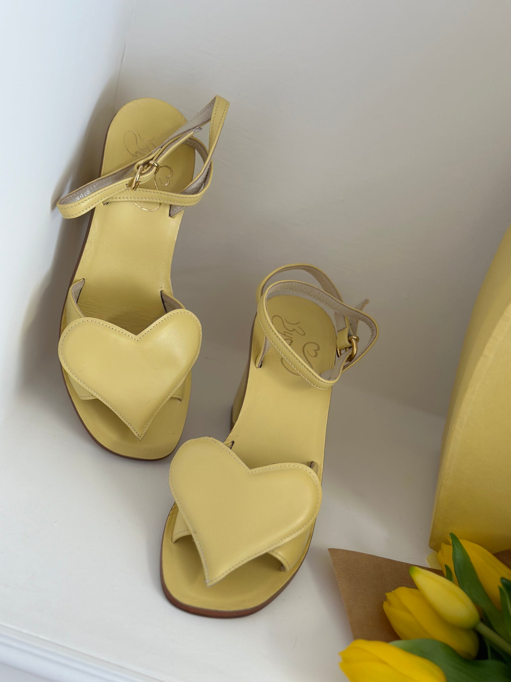 Sandalo in pelle giallo