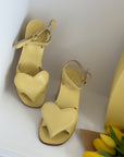 Sandalo in pelle giallo
