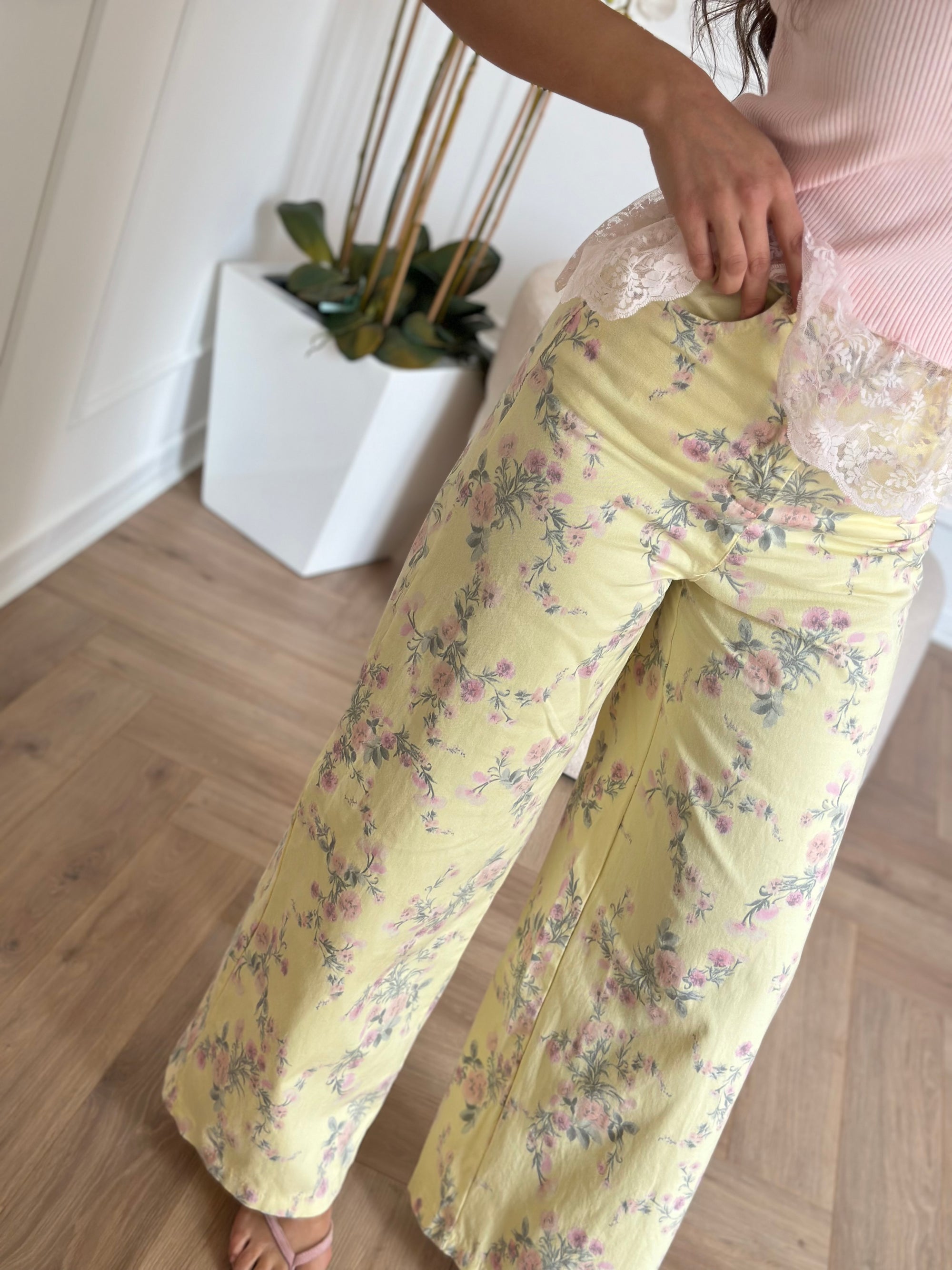 Pantalone flowers