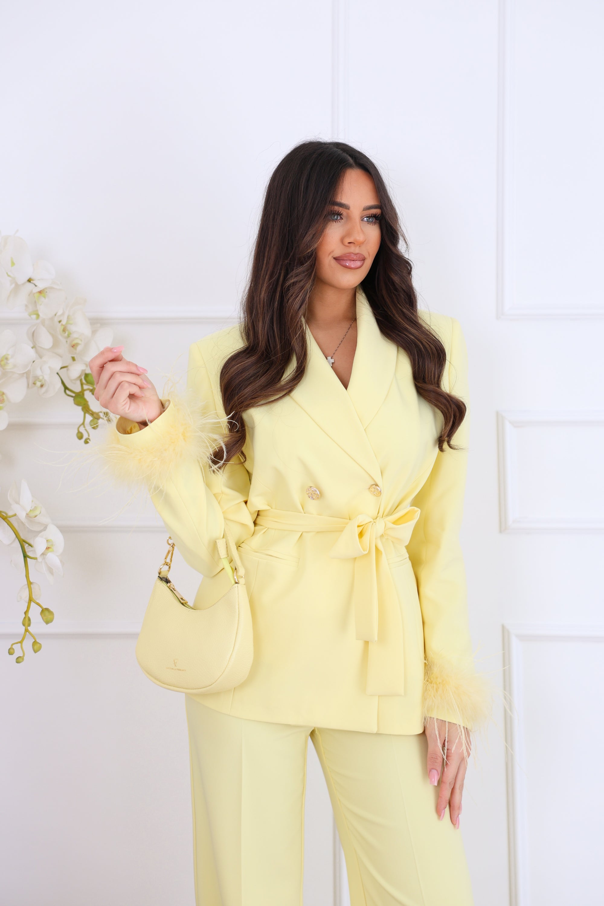 Tailleur piume gialli