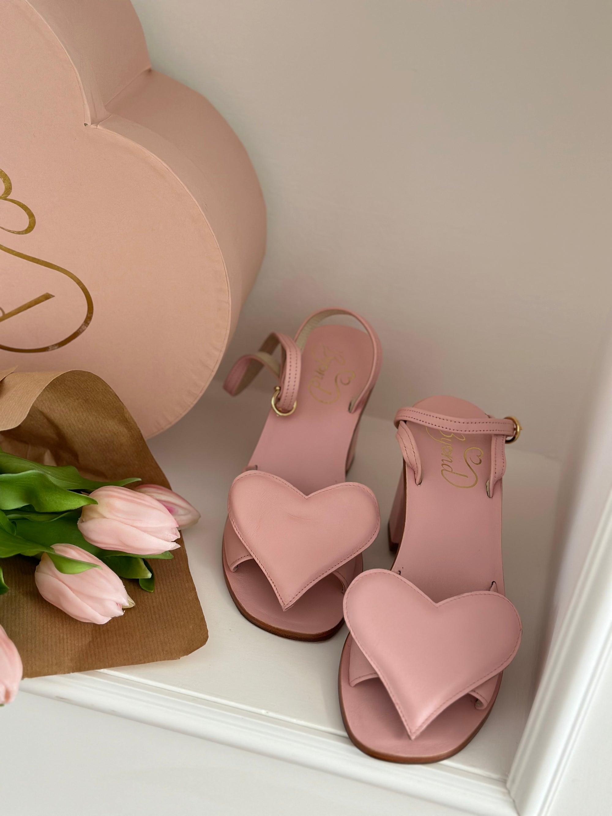 Sandalo in pelle rosa