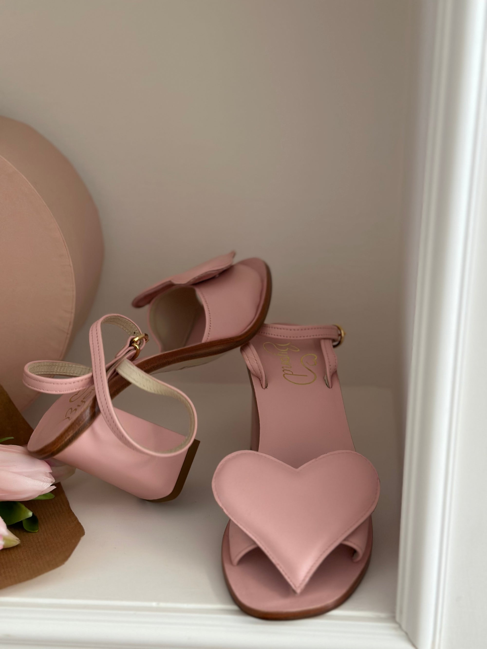 Sandalo in pelle rosa