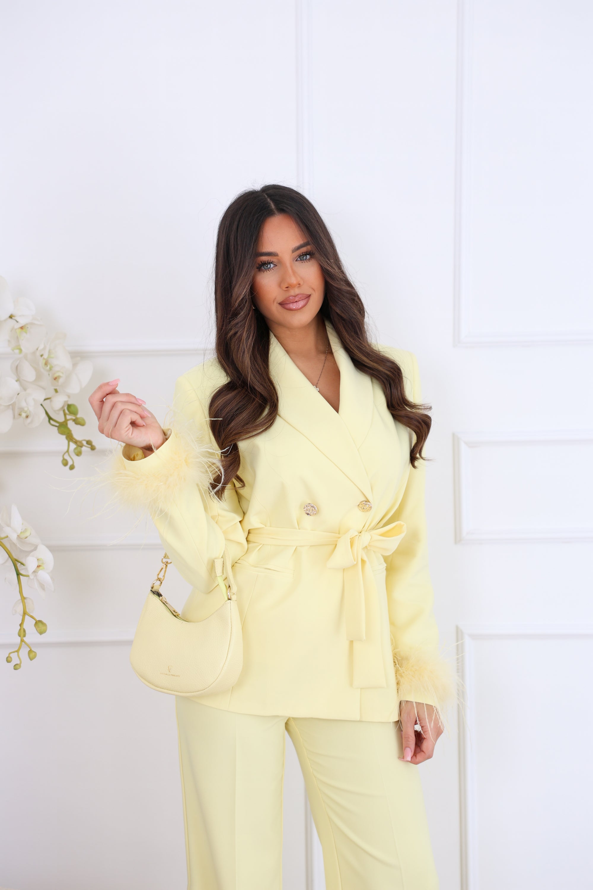 Tailleur piume gialli