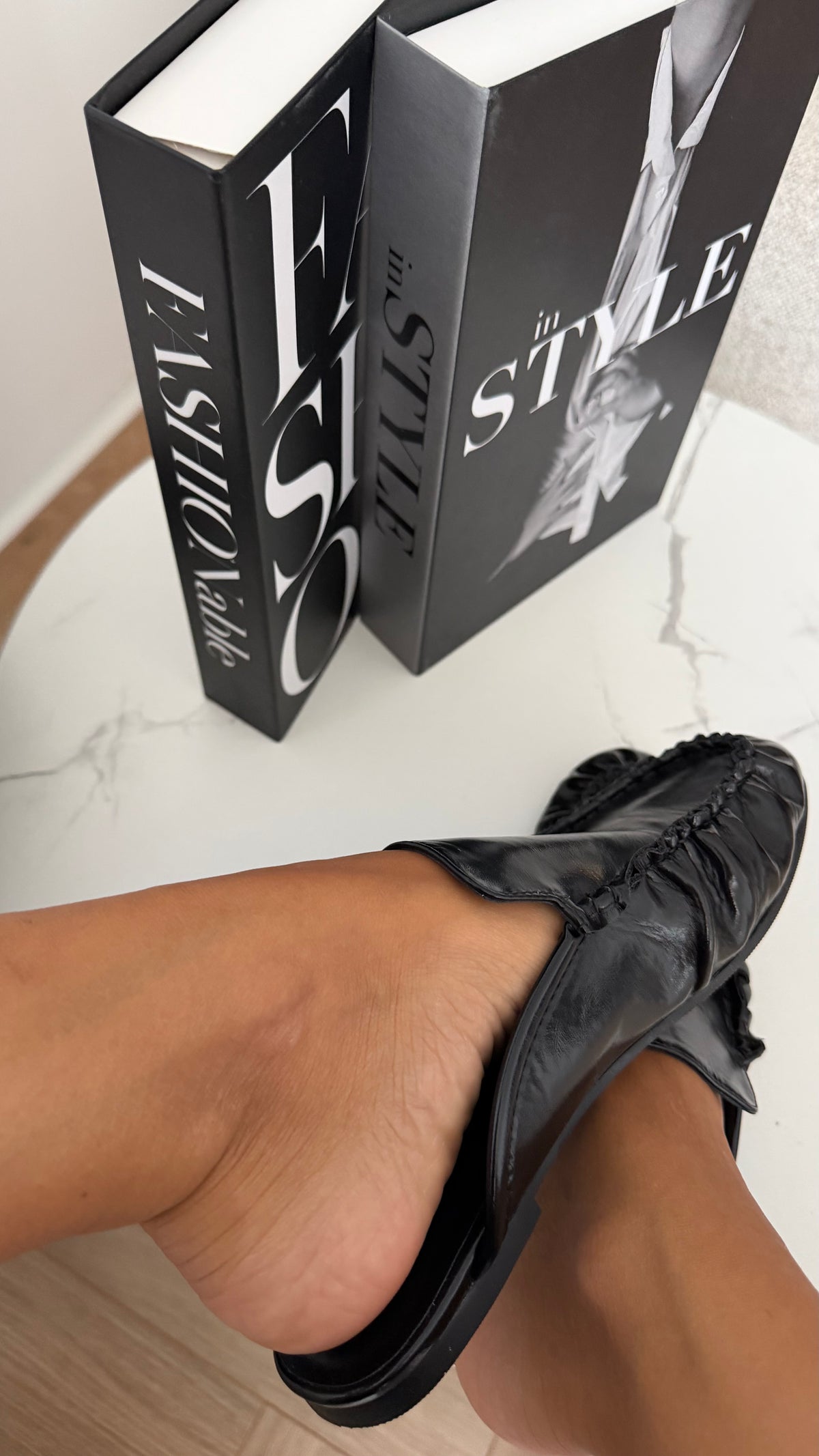 slipper black