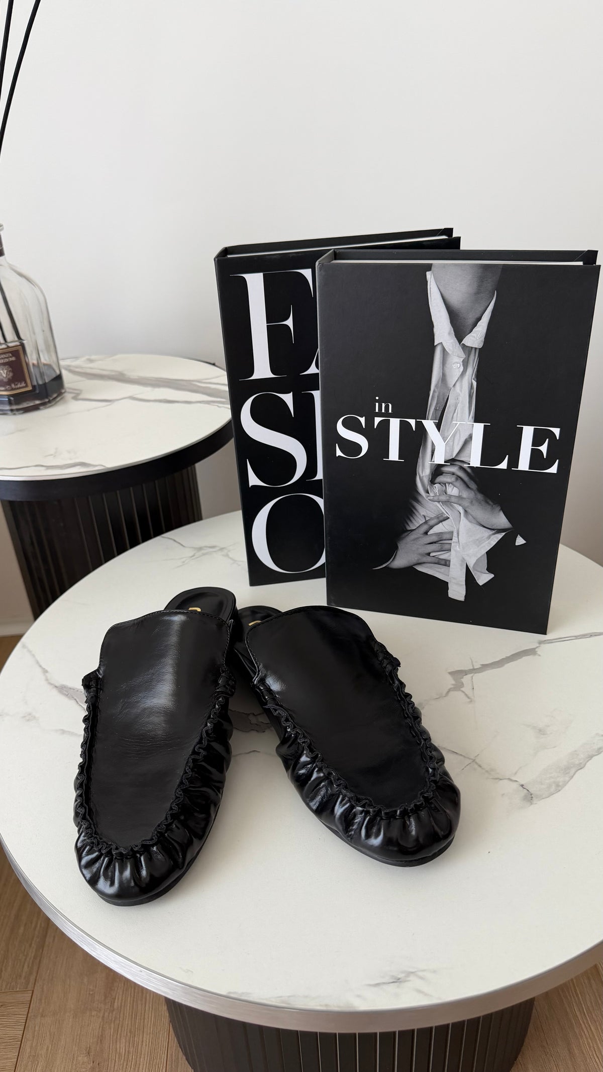 slipper black